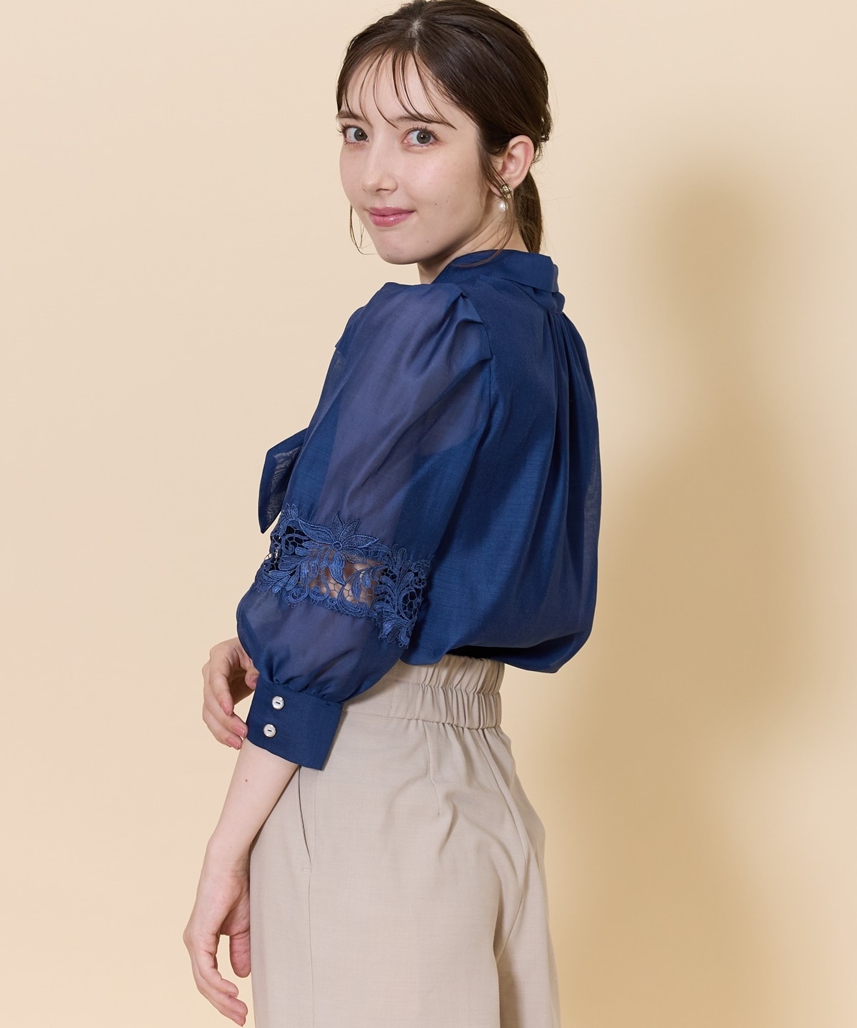 レース切替スリーブシアーボウタイブラウス