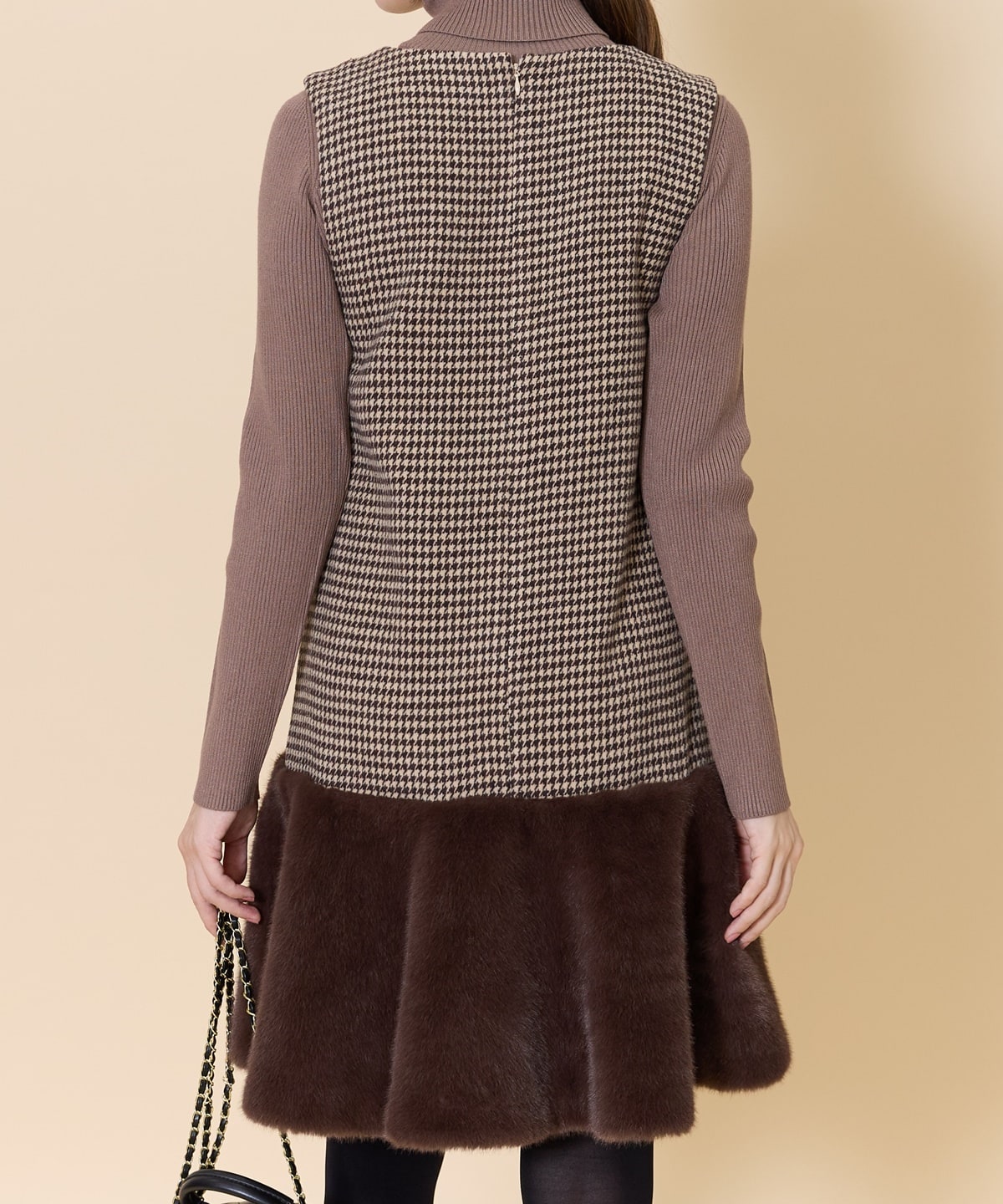 千鳥柄ヘムファーVネックジャンパースカート