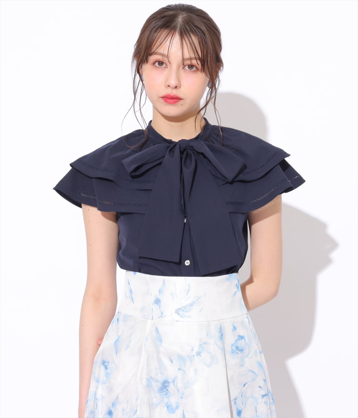 ラッフルカラーボウタイブラウス