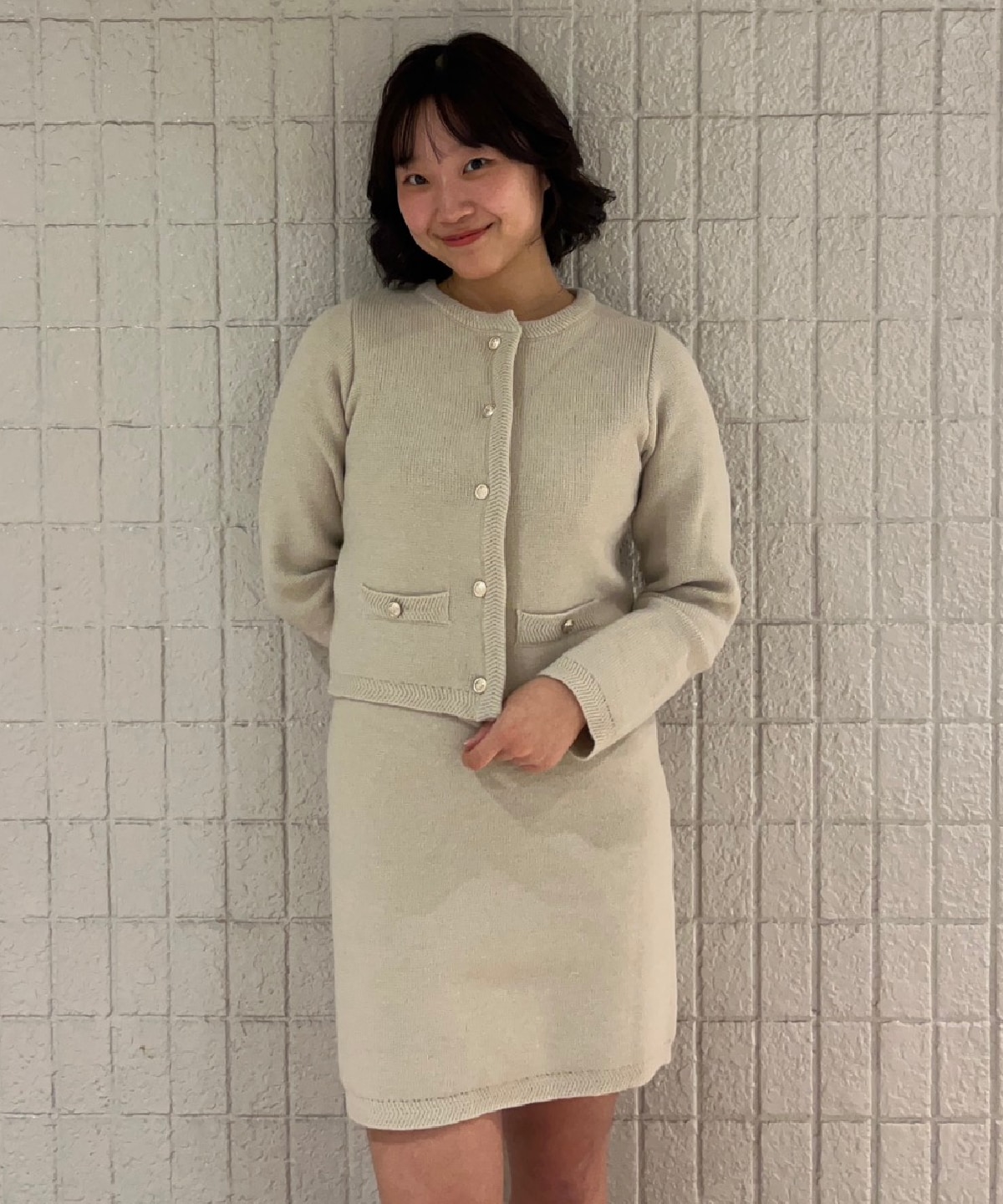 金ボタン付ニットセットアップ