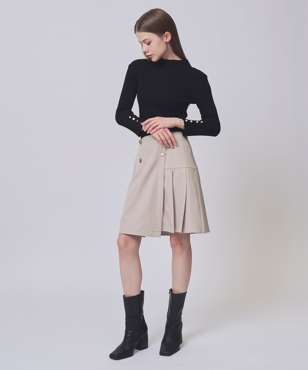 【1/30(Fri)発売開始】金ボタン付きモックネックリブニット