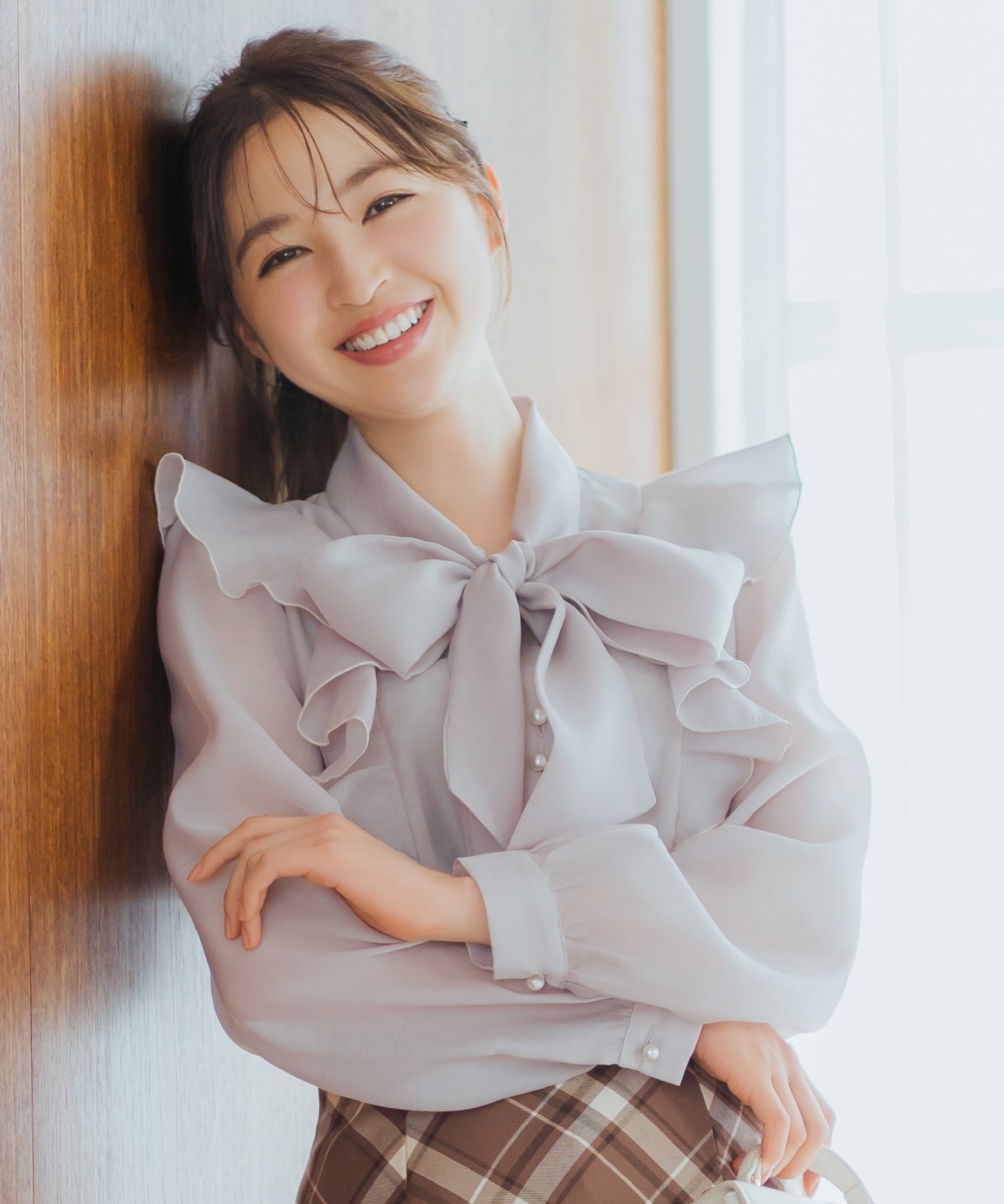 シアーラッフルボウタイブラウス