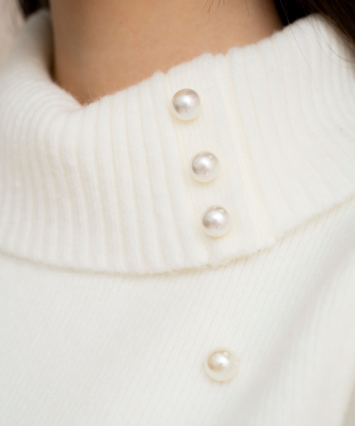 パール付きタートルネックニットワンピース