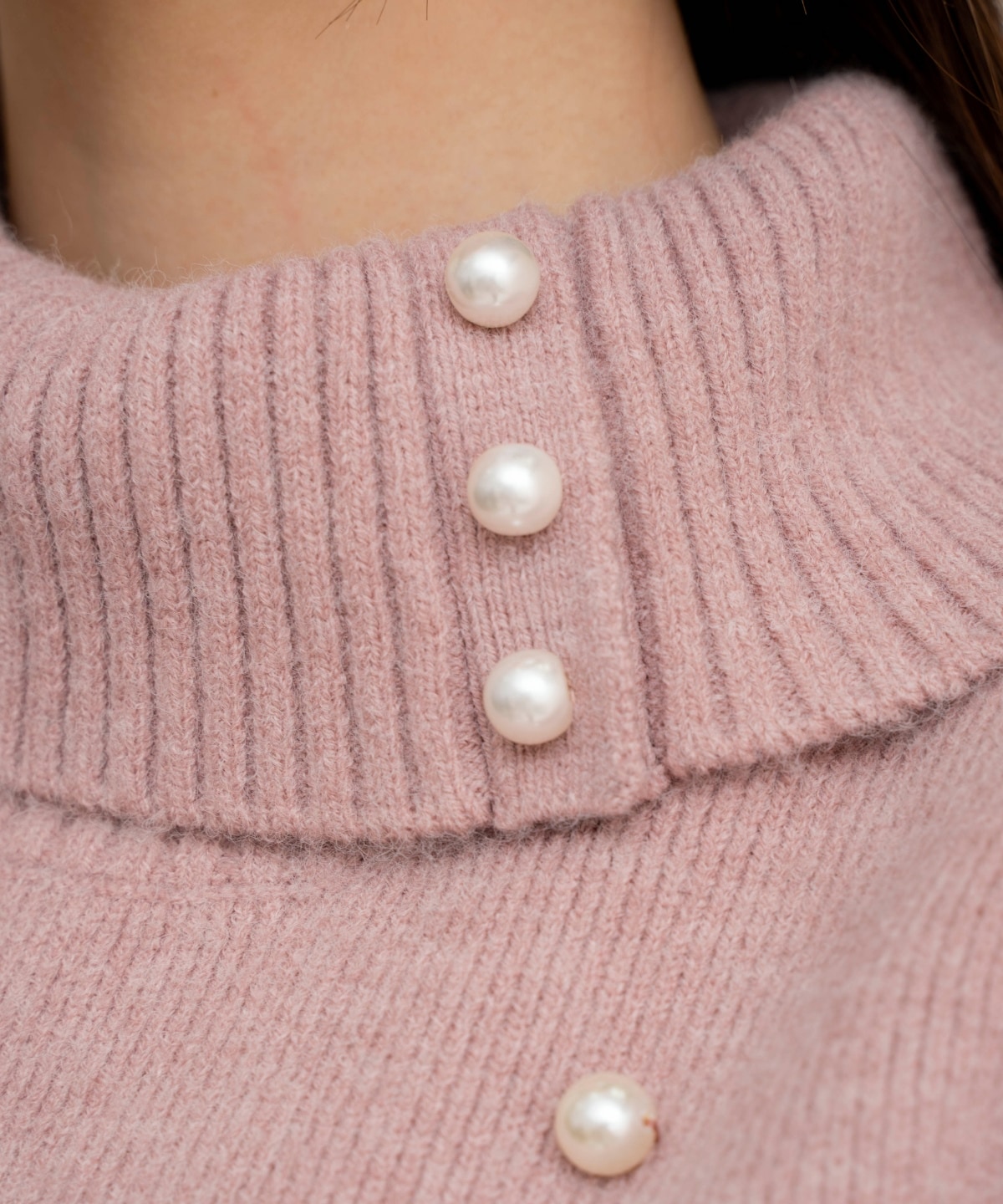 パール付きタートルネックニットワンピース