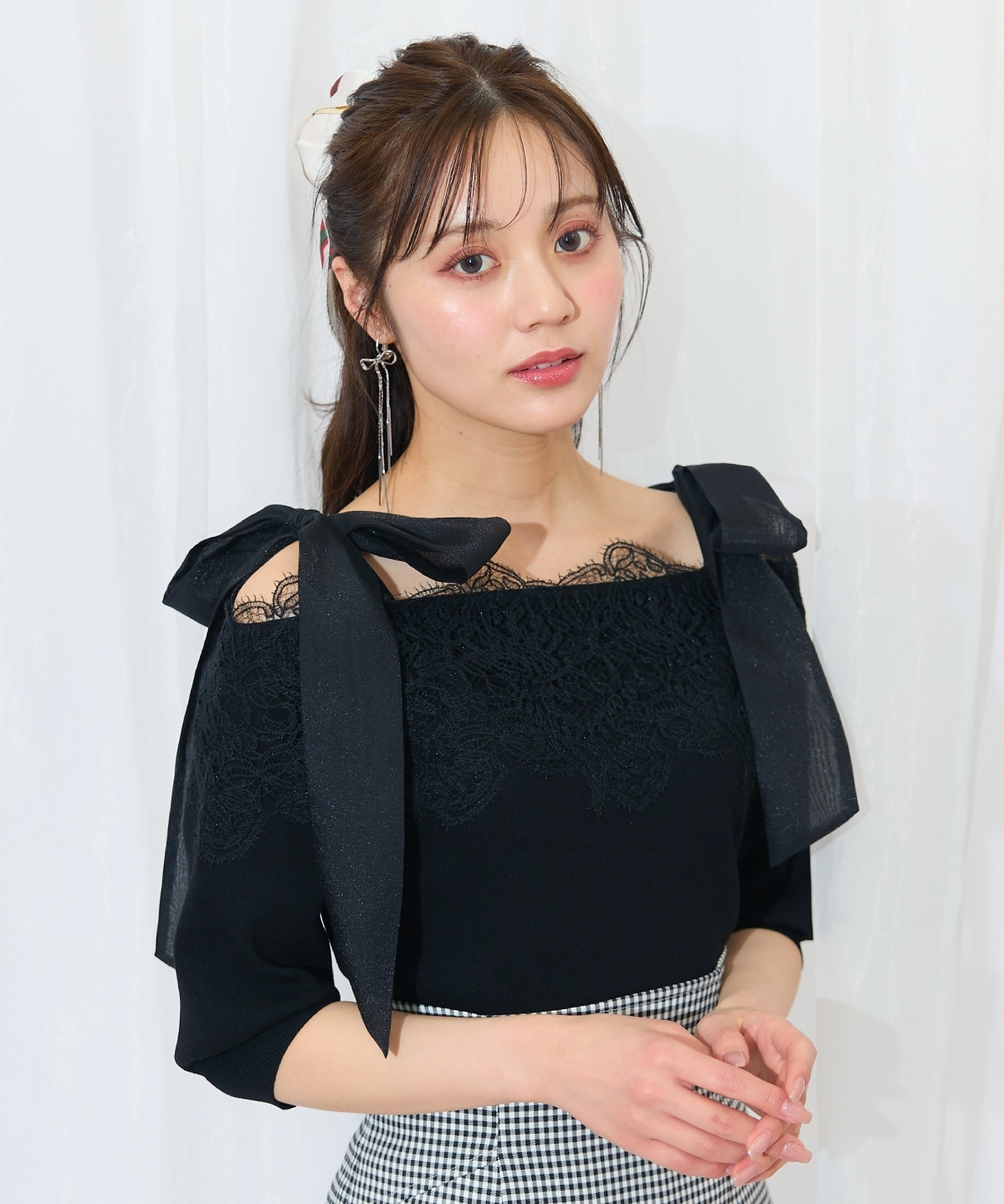 レーストリミング肩リボンニット