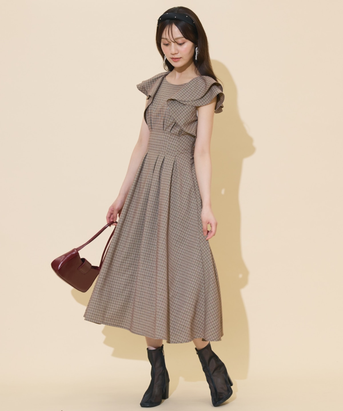 ラッフルスリーブバックリボンワンピース