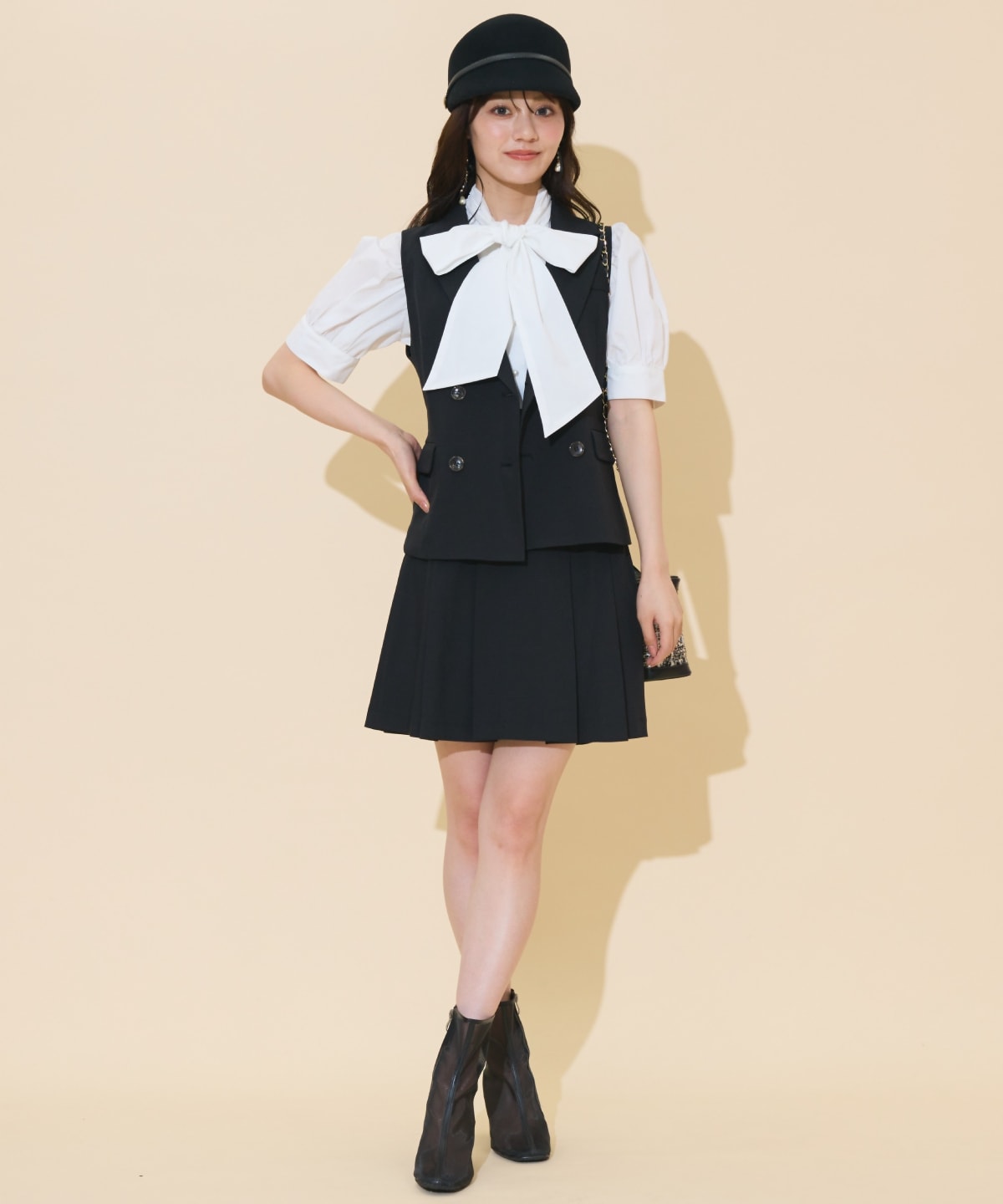 ダブルボタンショートジレ