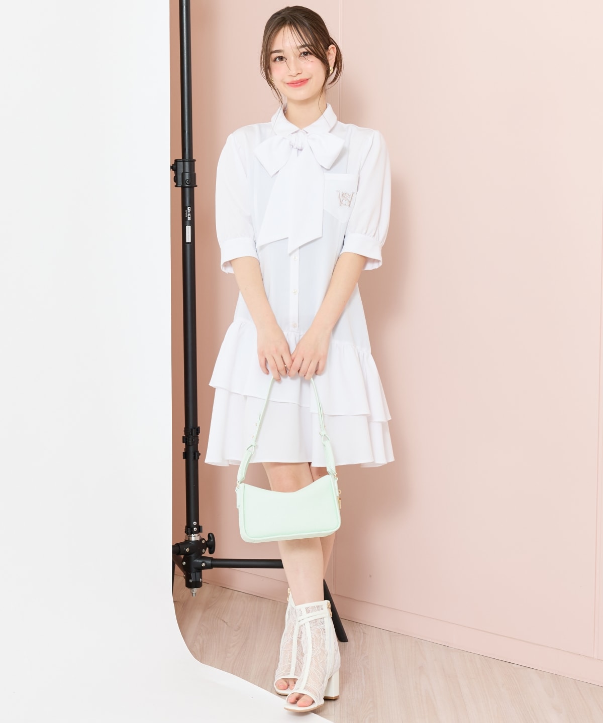 ベルト付きオープントゥレースブーツ