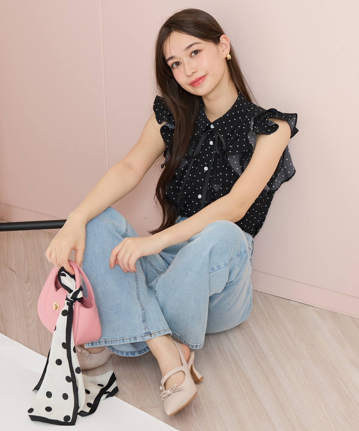 ラッフルフリルノースリーブブラウス