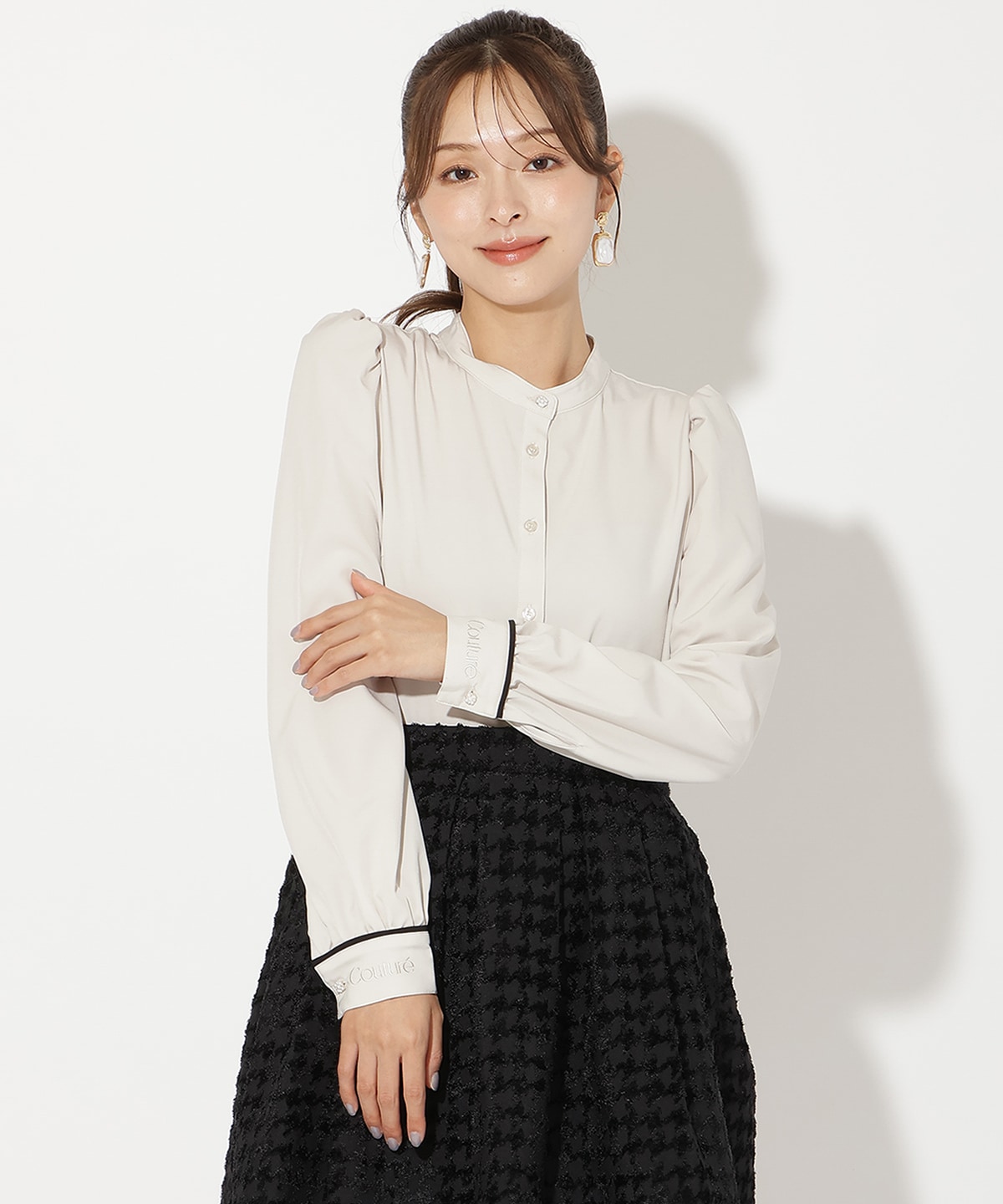 カフス刺繍ボウタイブラウス