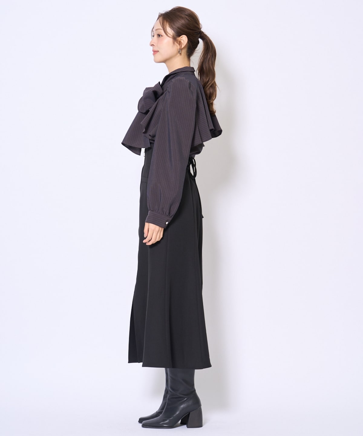 ビジューボタンフリルケープ長袖ブラウス