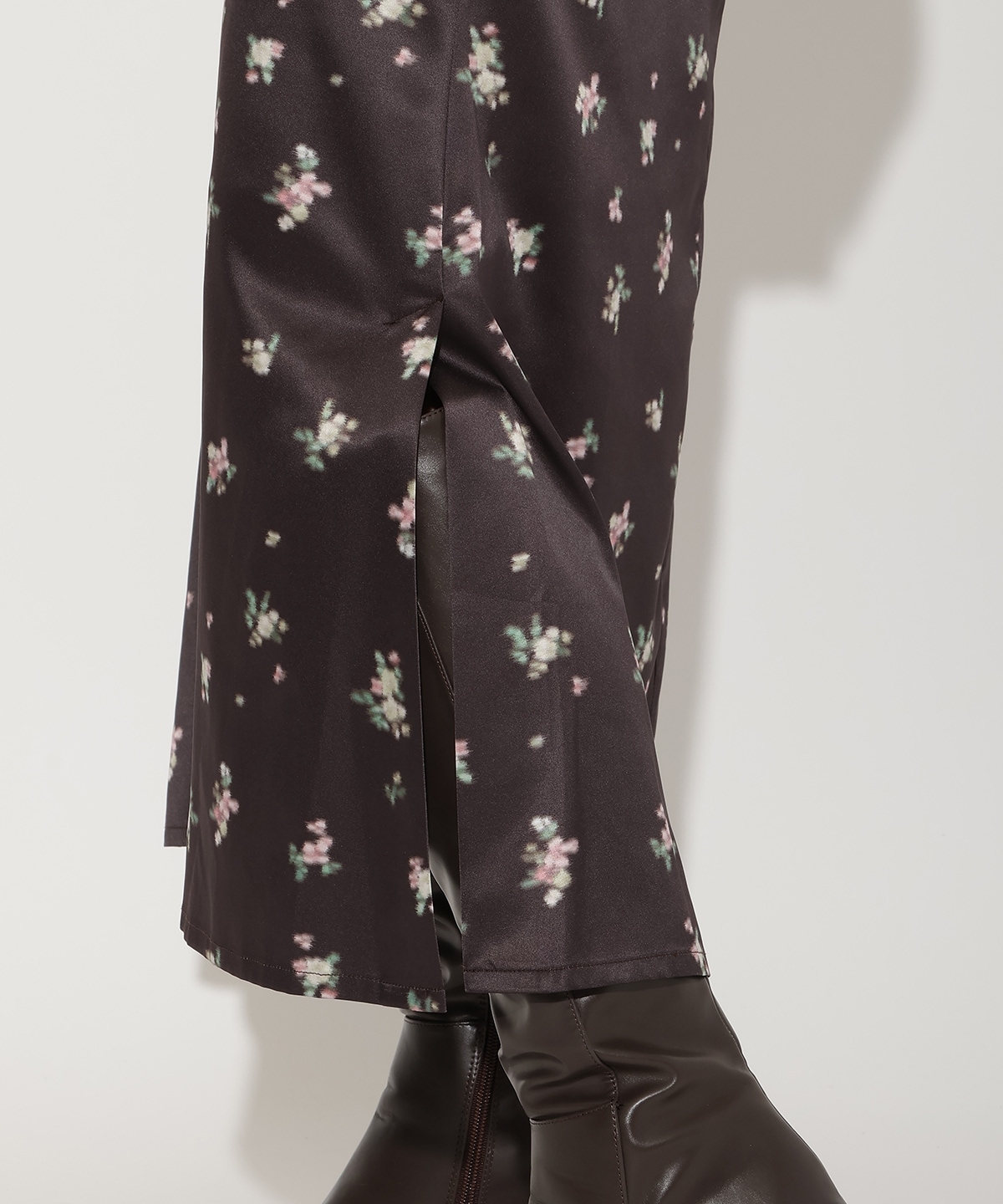 ブラーフラワープリントナロースカート