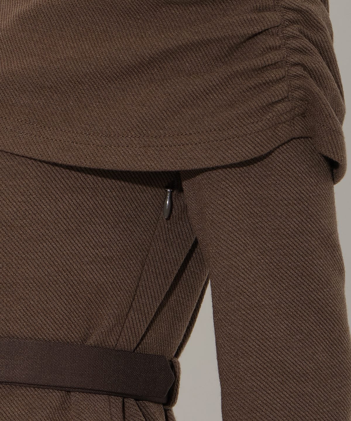 ベルト付きオフショルカットワンピース