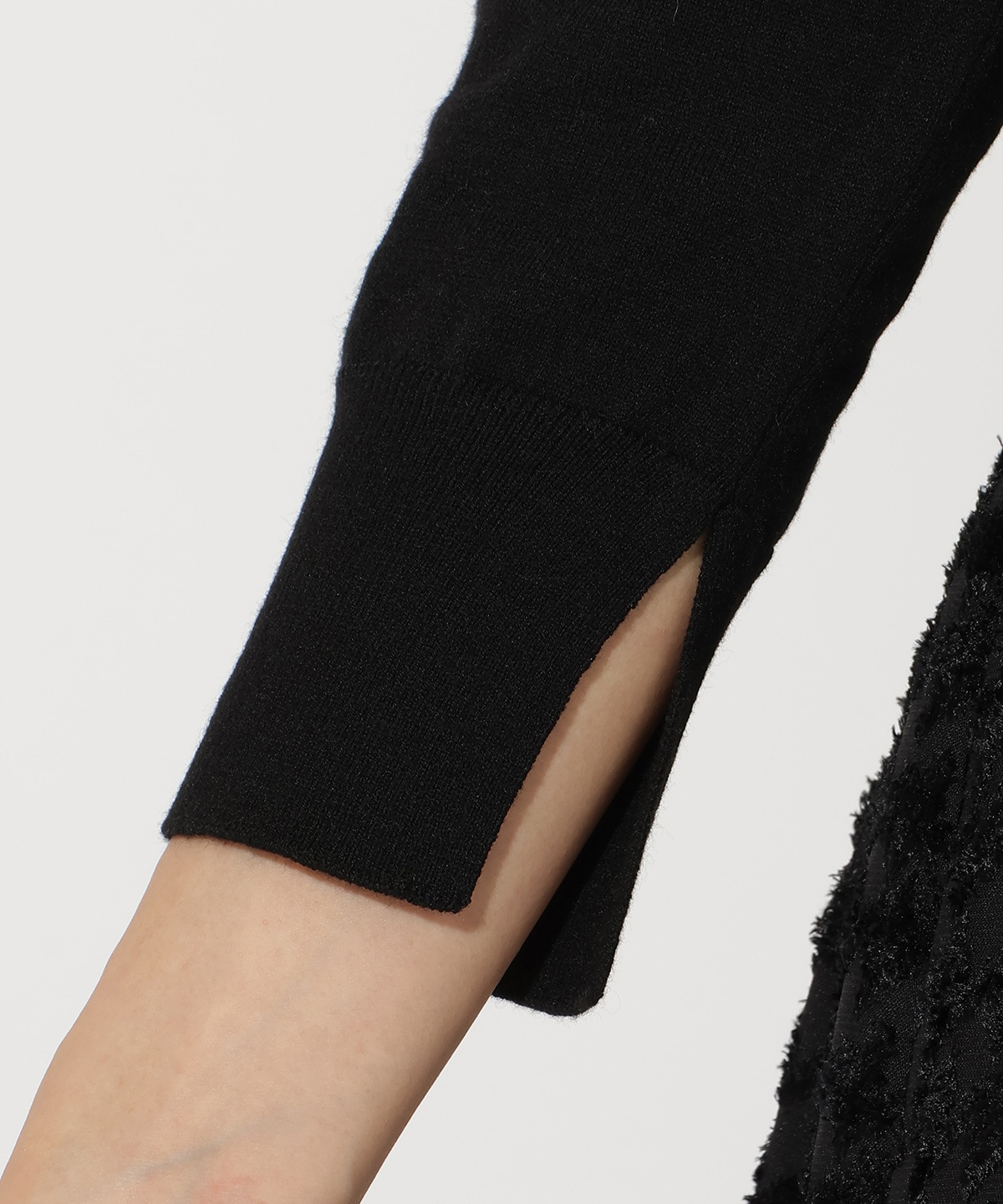 刺繍クルーネックカーディガン