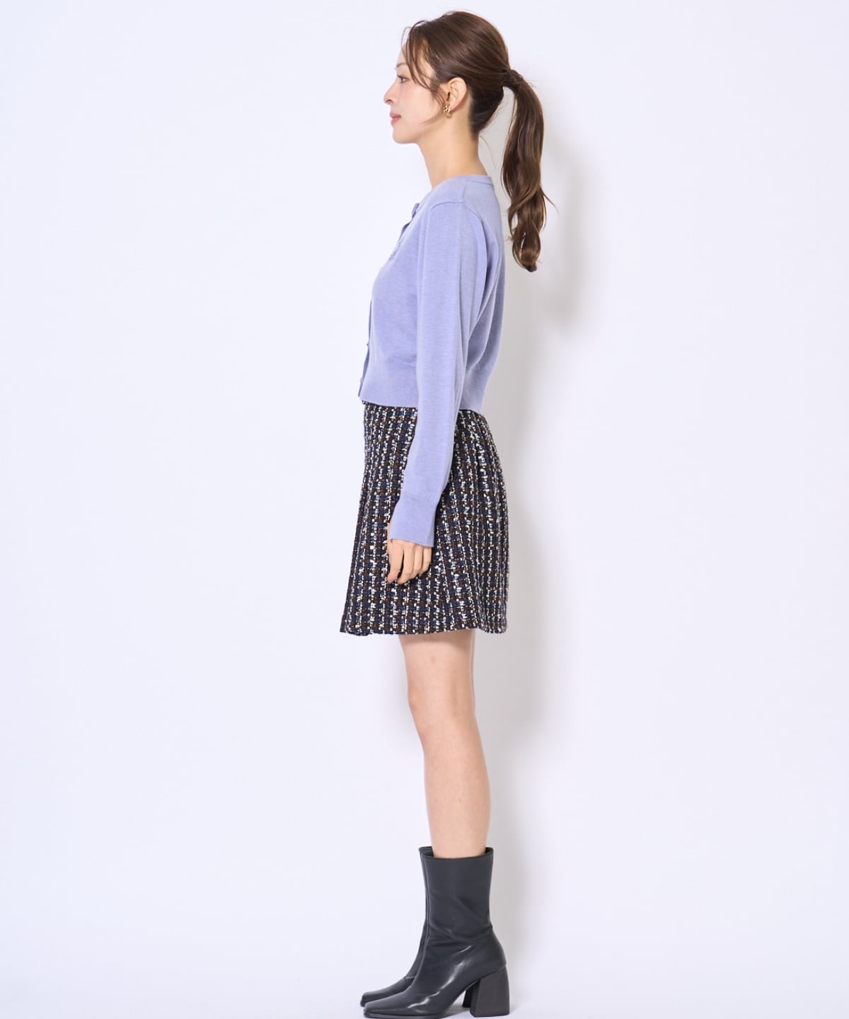 刺繍クルーネック長袖カーディガン