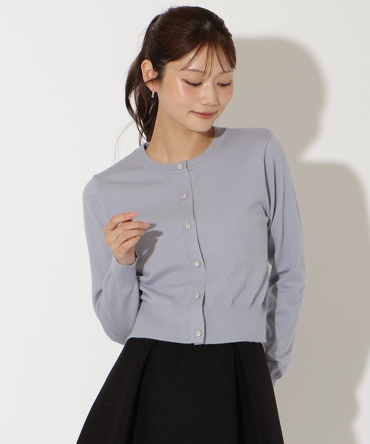 ビジューボタンクルーネックカーディガン