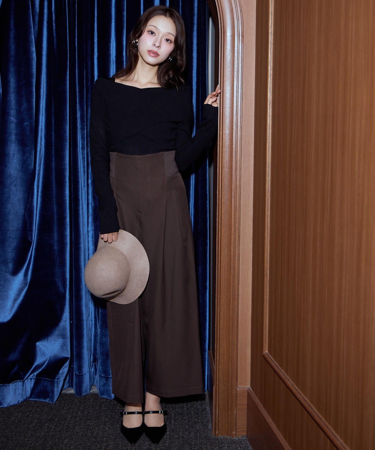 クロスネックプルオーバー