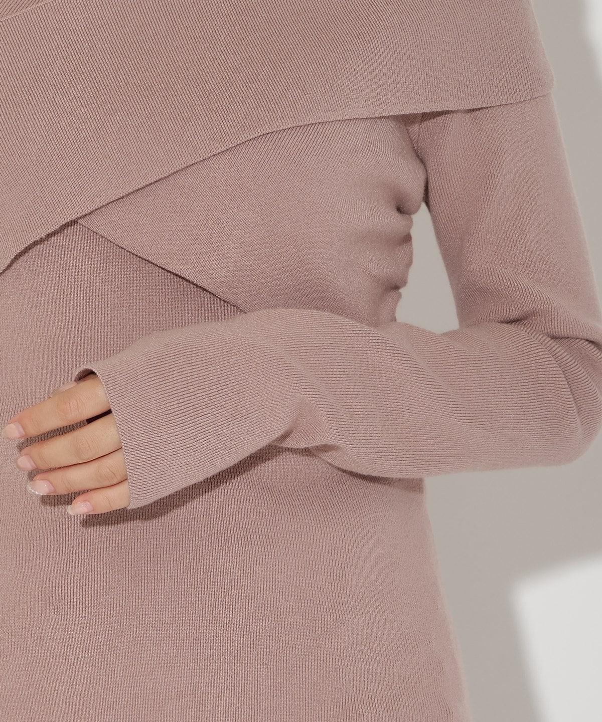 クロスネックプルオーバー