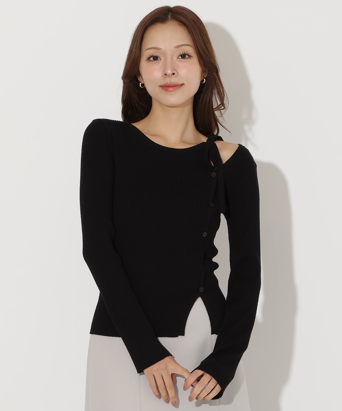 【先行予約受付中】アシメリボンスリットプルオーバー