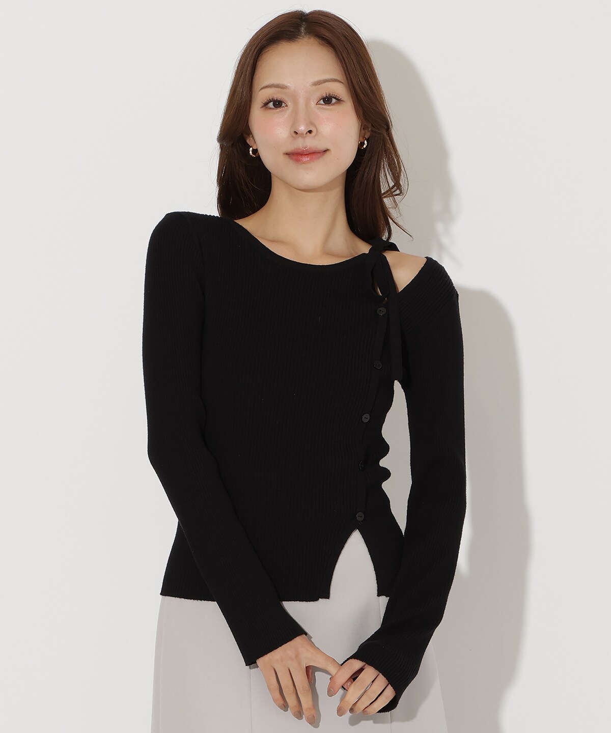 【先行予約受付中】アシメリボンスリットプルオーバー