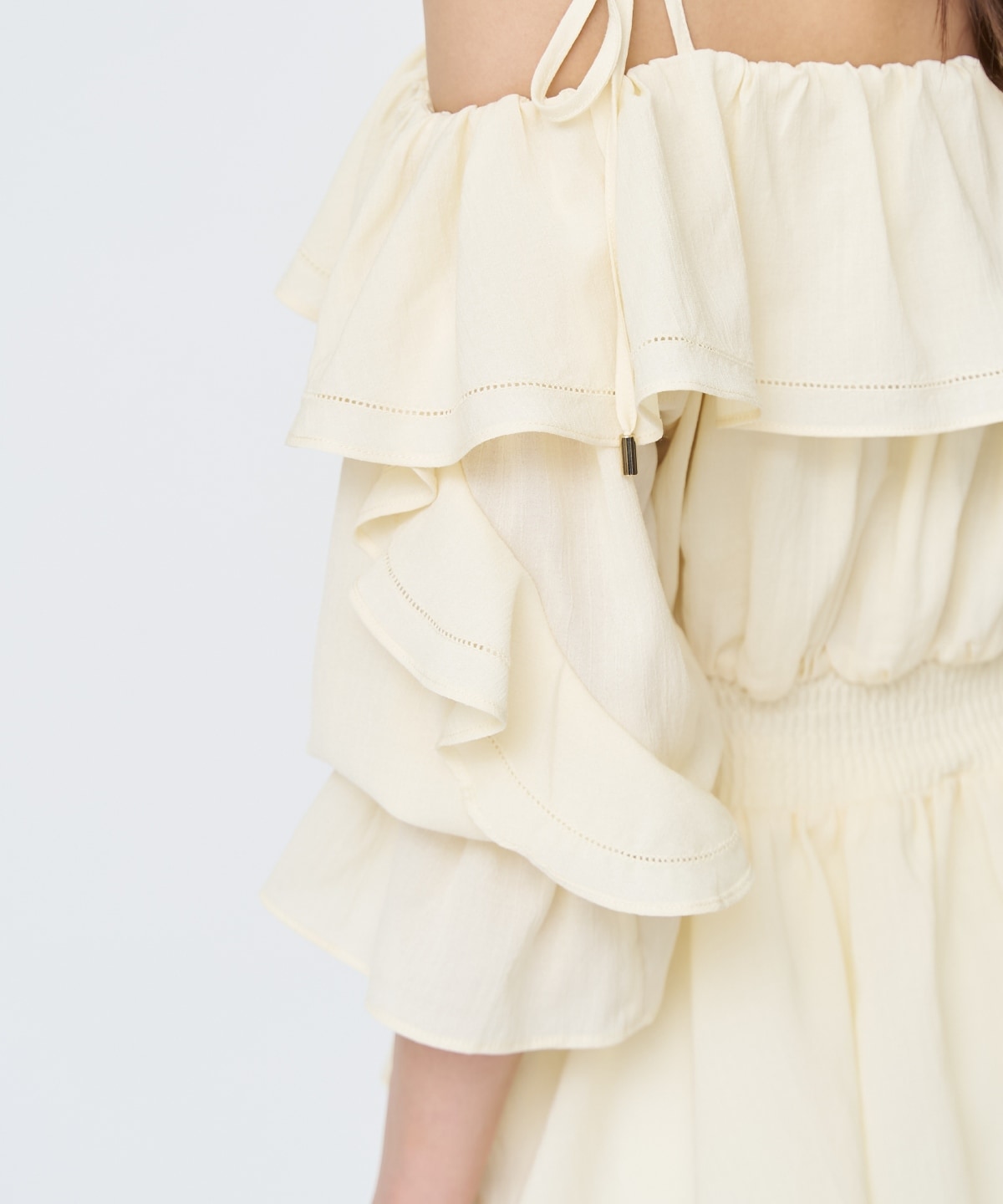【先行予約受付中】オフショルフリルブラウス