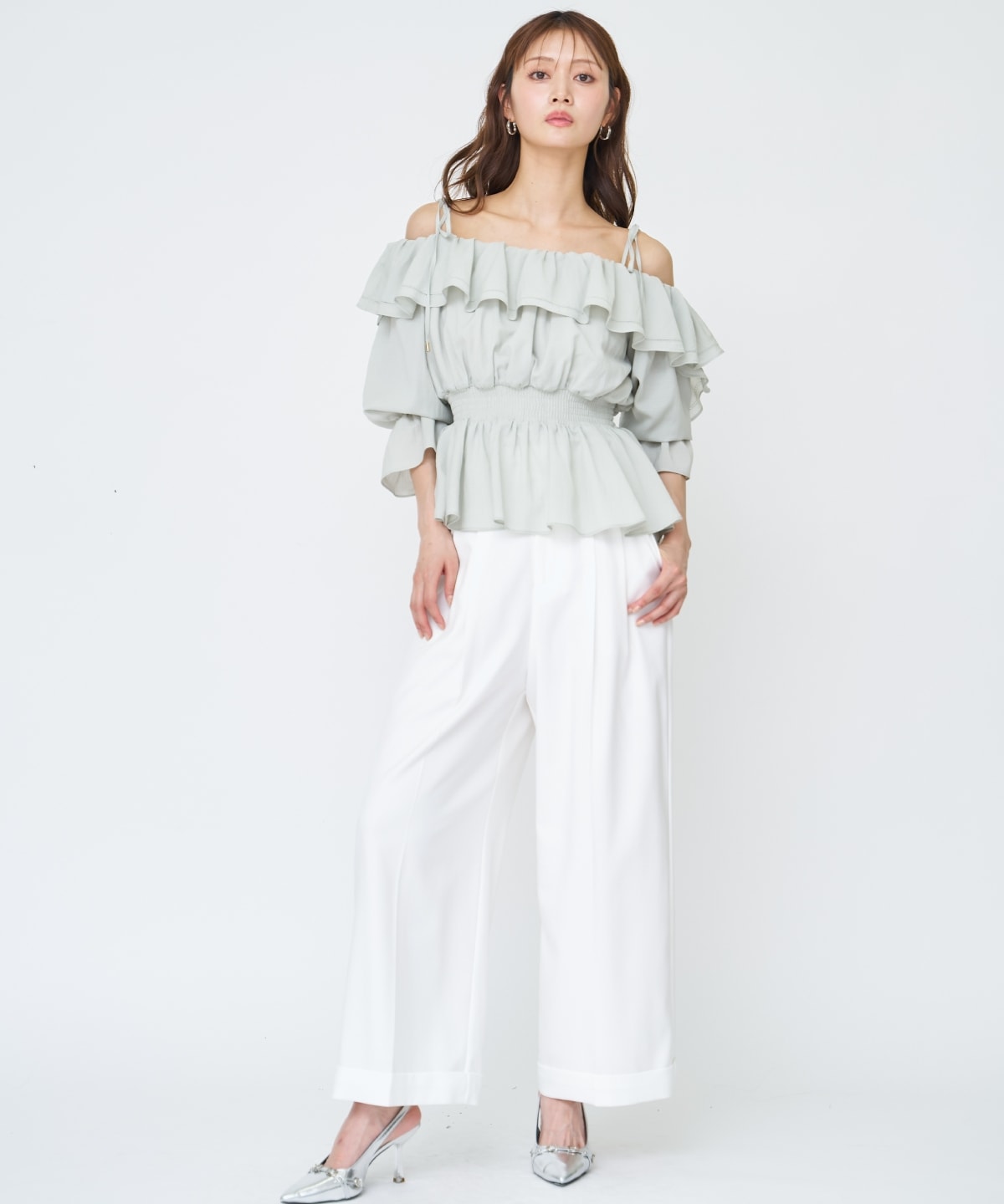 【先行予約受付中】オフショルフリルブラウス