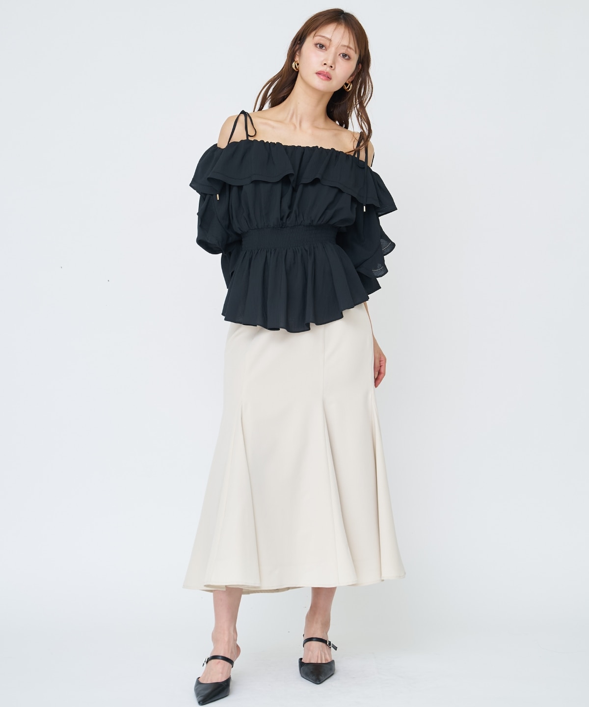 【先行予約受付中】オフショルフリルブラウス