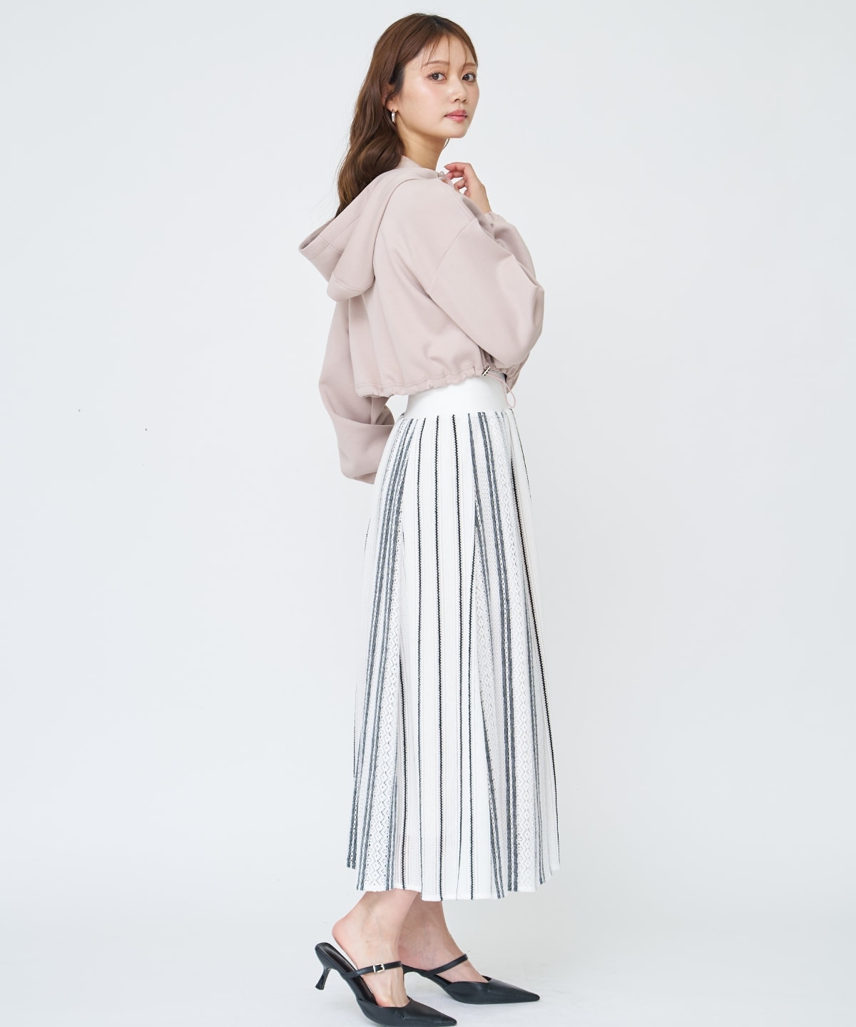 【先行予約受付中】ロゴ刺繍ZIPパーカー