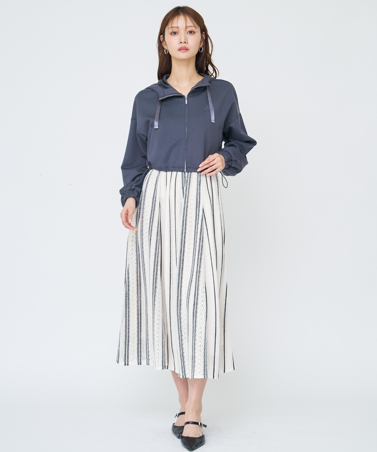 【先行予約受付中】ロゴ刺繍ZIPパーカー