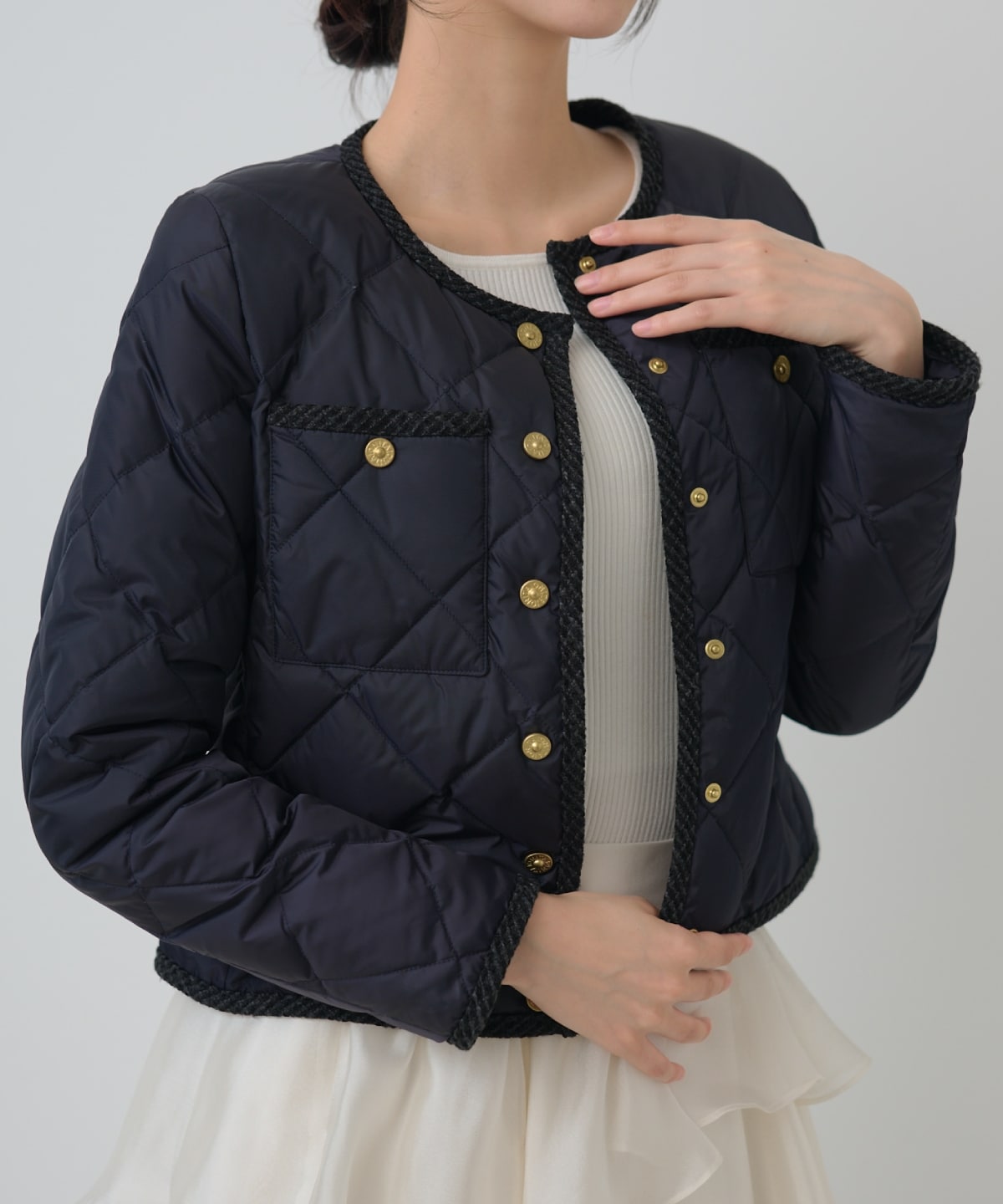 【TAION×AND COUTURE】ノーカラーショートダウンジャケット