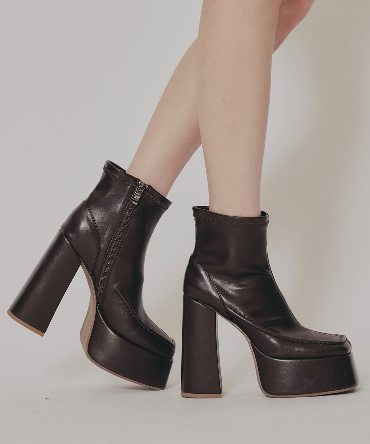 スクエアショートブーツ