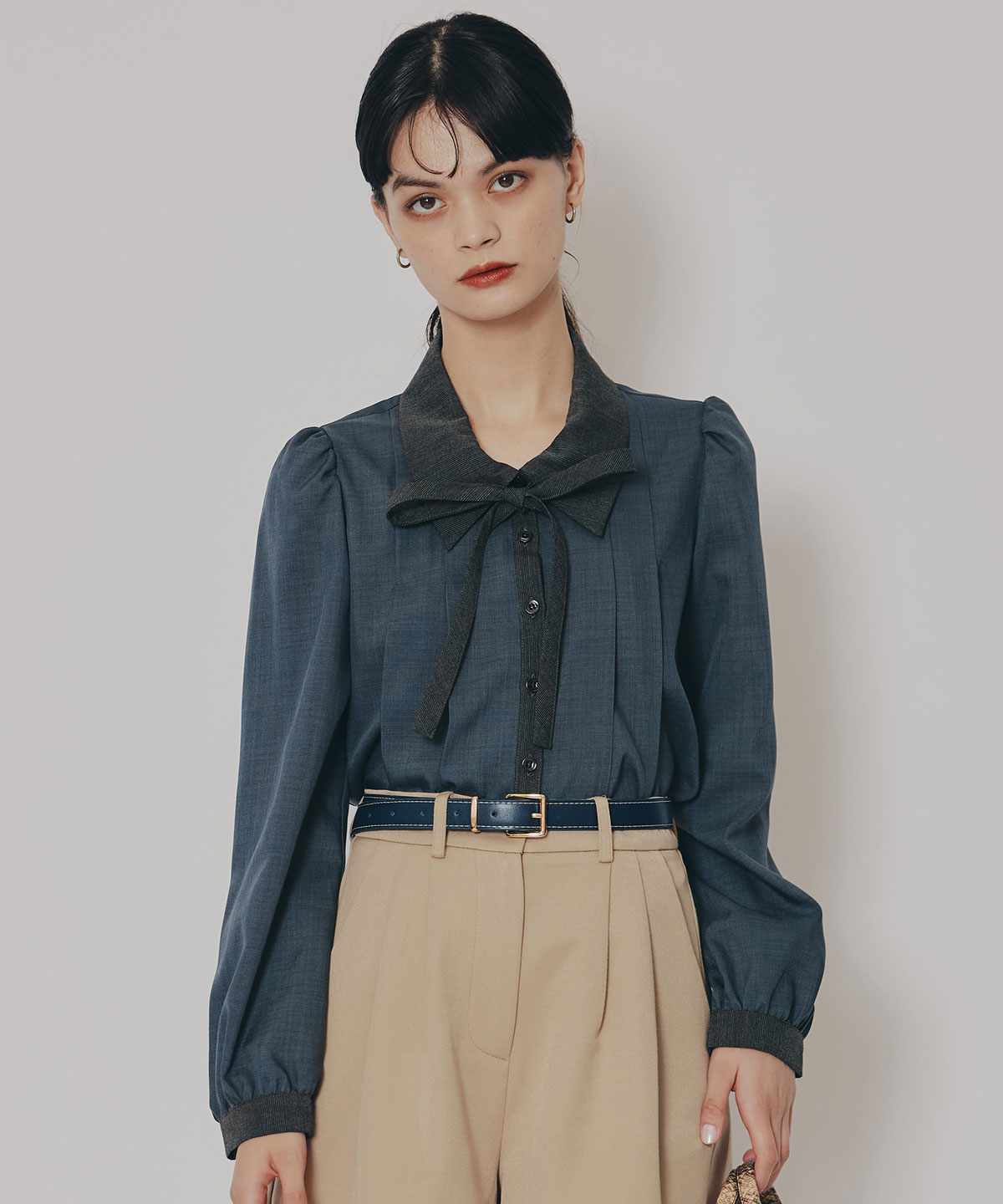 チェックバイカラーリボンタイブラウス