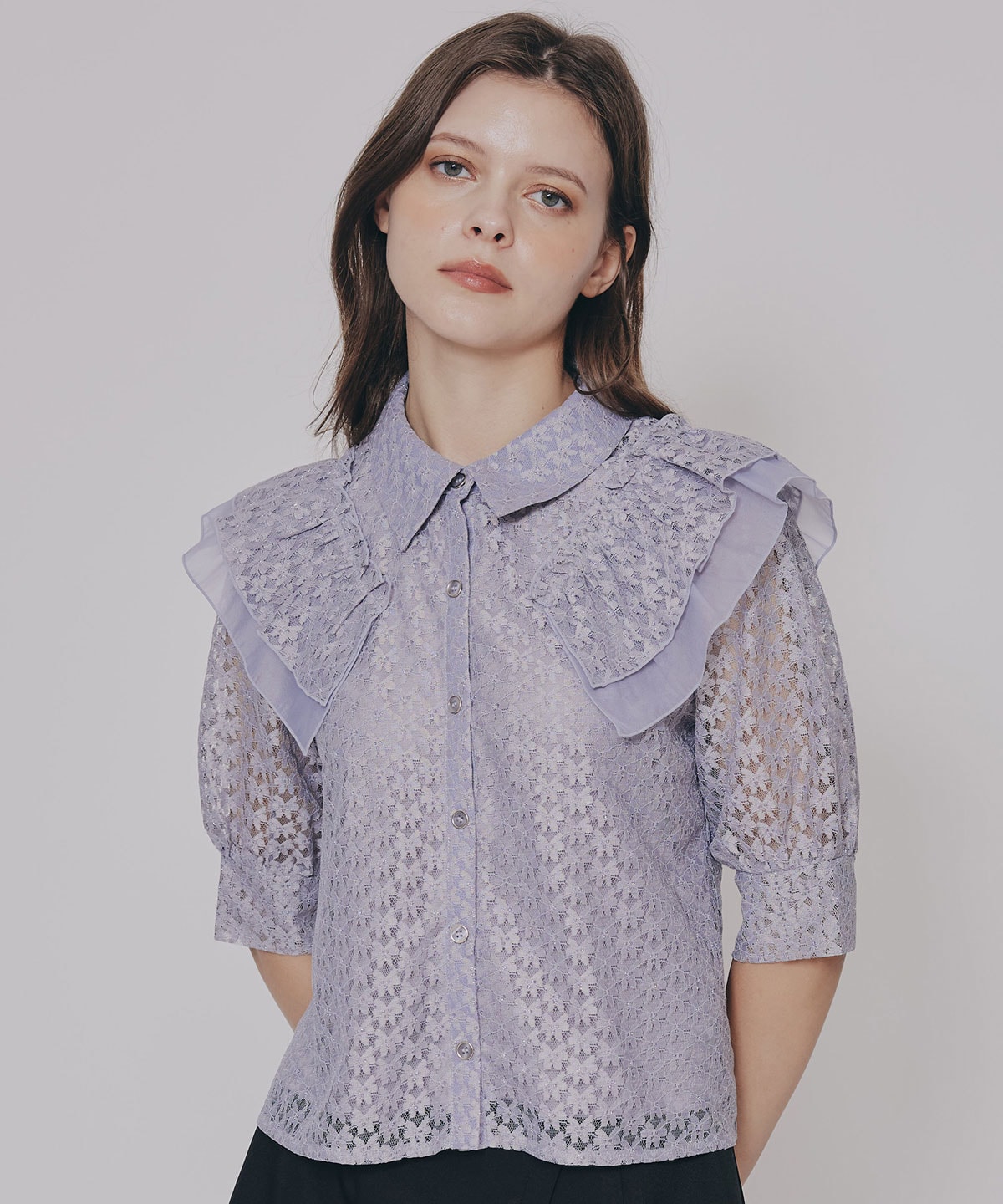 ラメレースフリルハーフスリーブブラウス