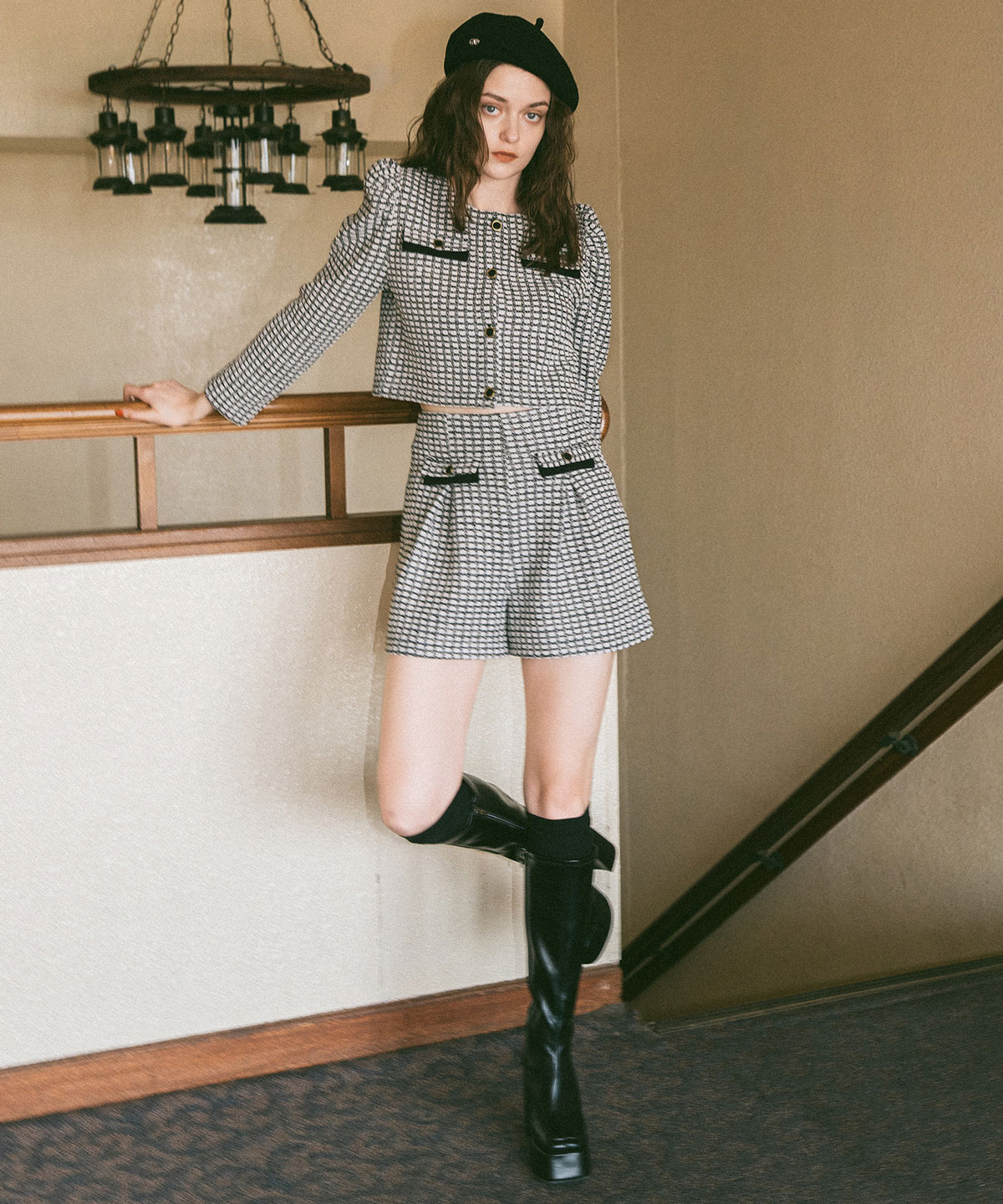 カットツイードジャケット×ショートパンツセットアップ