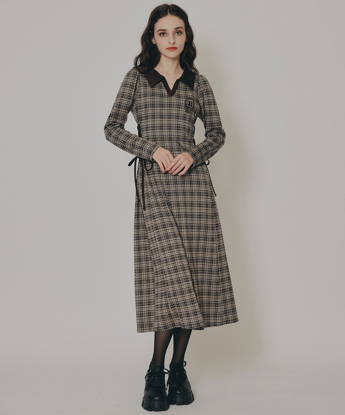 エンブレムサイドレースアップチェックワンピース