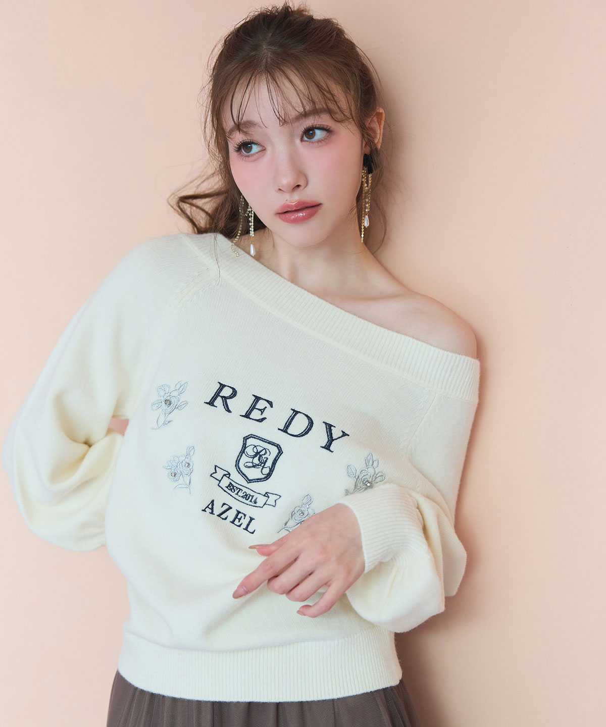 ビジューロゴエンブロイダリーニットプルオーバー