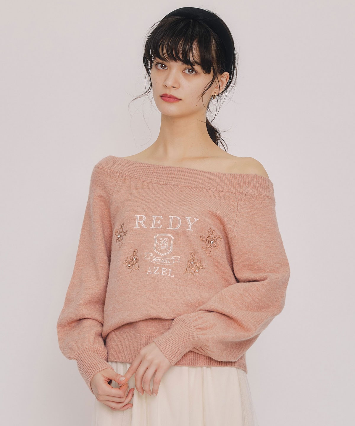 ビジューロゴエンブロイダリーニットプルオーバー