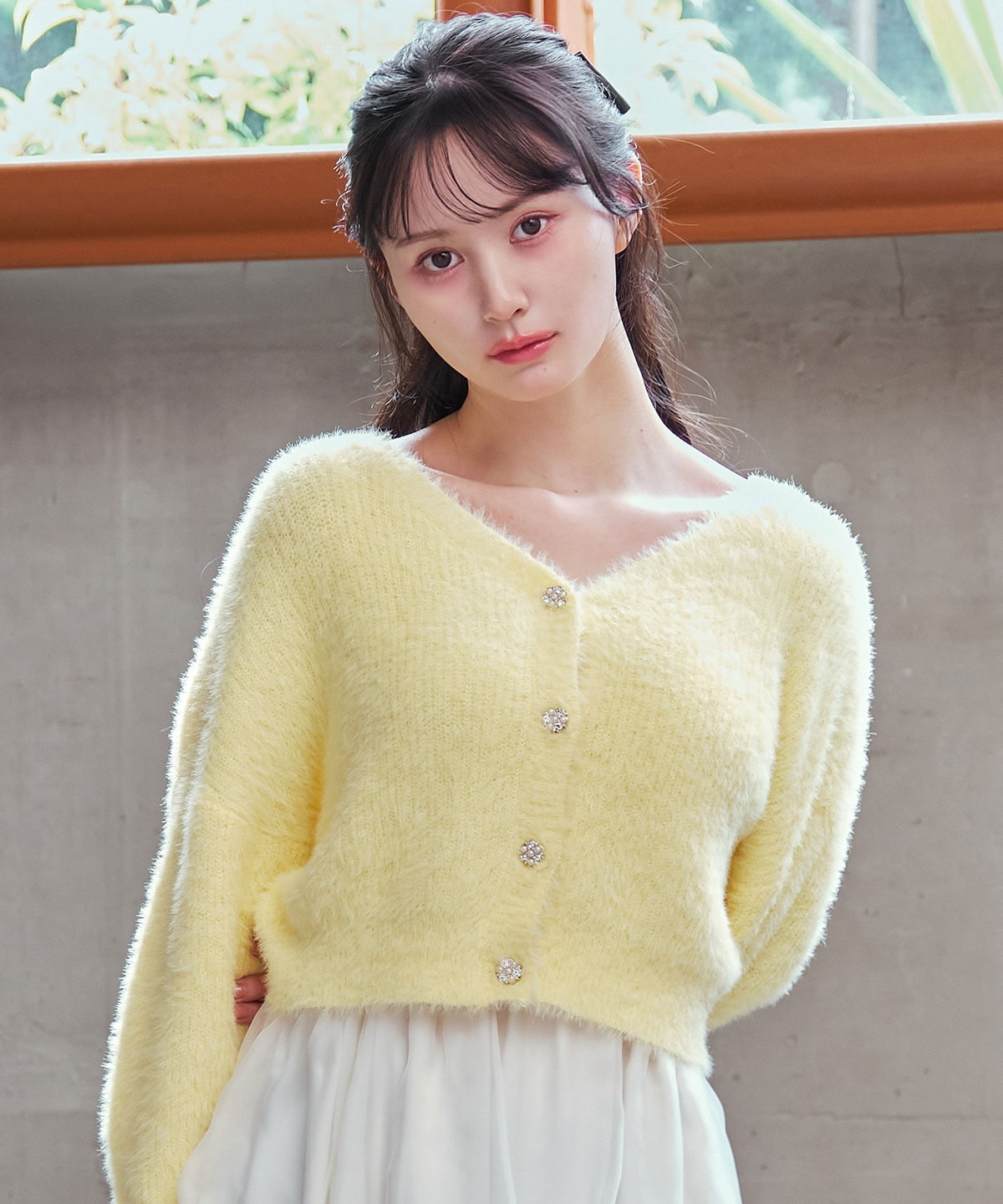 フェザーヤーンビジューボタンカーディガン