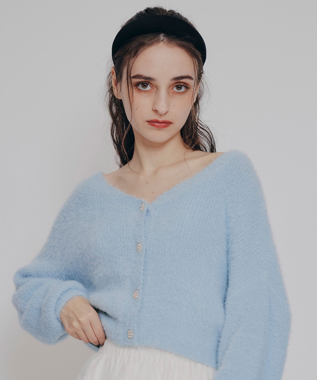 フェザーヤーンビジューボタンカーディガン