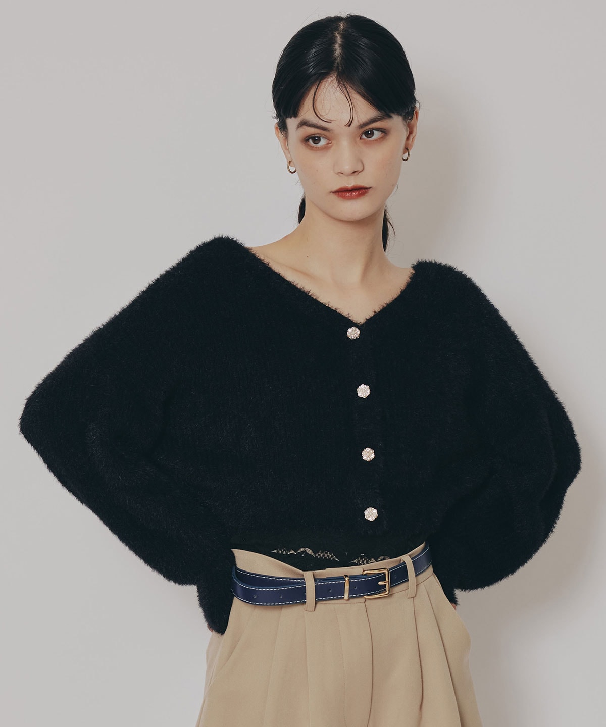 フェザーヤーンビジューボタンカーディガン