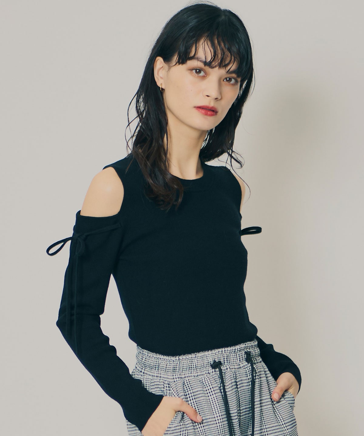 リボンオフショルダーニットトップス