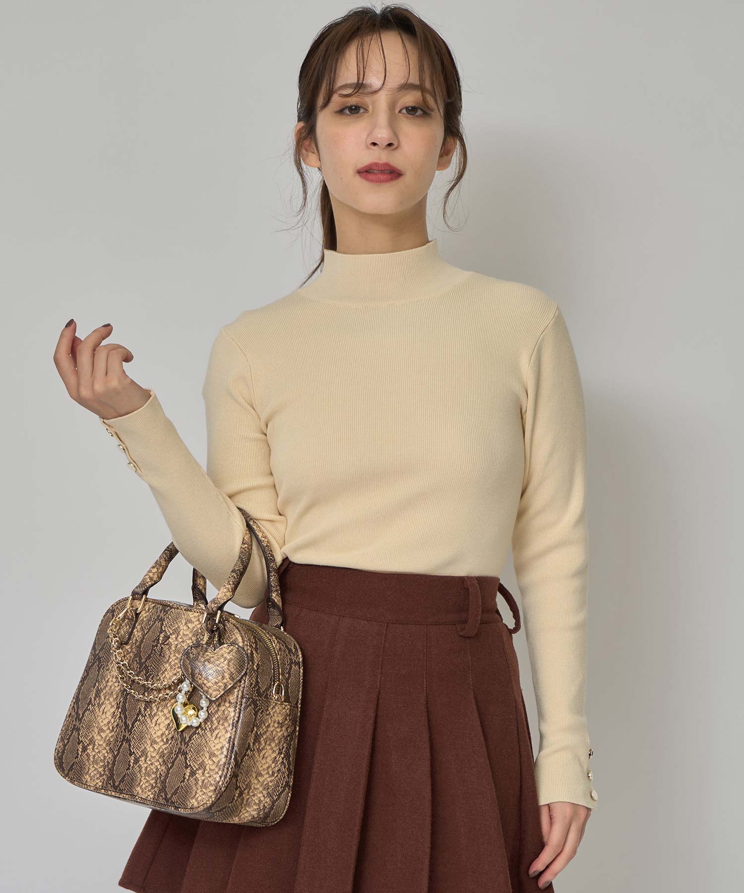 2WAYハイネックボタンニットトップス