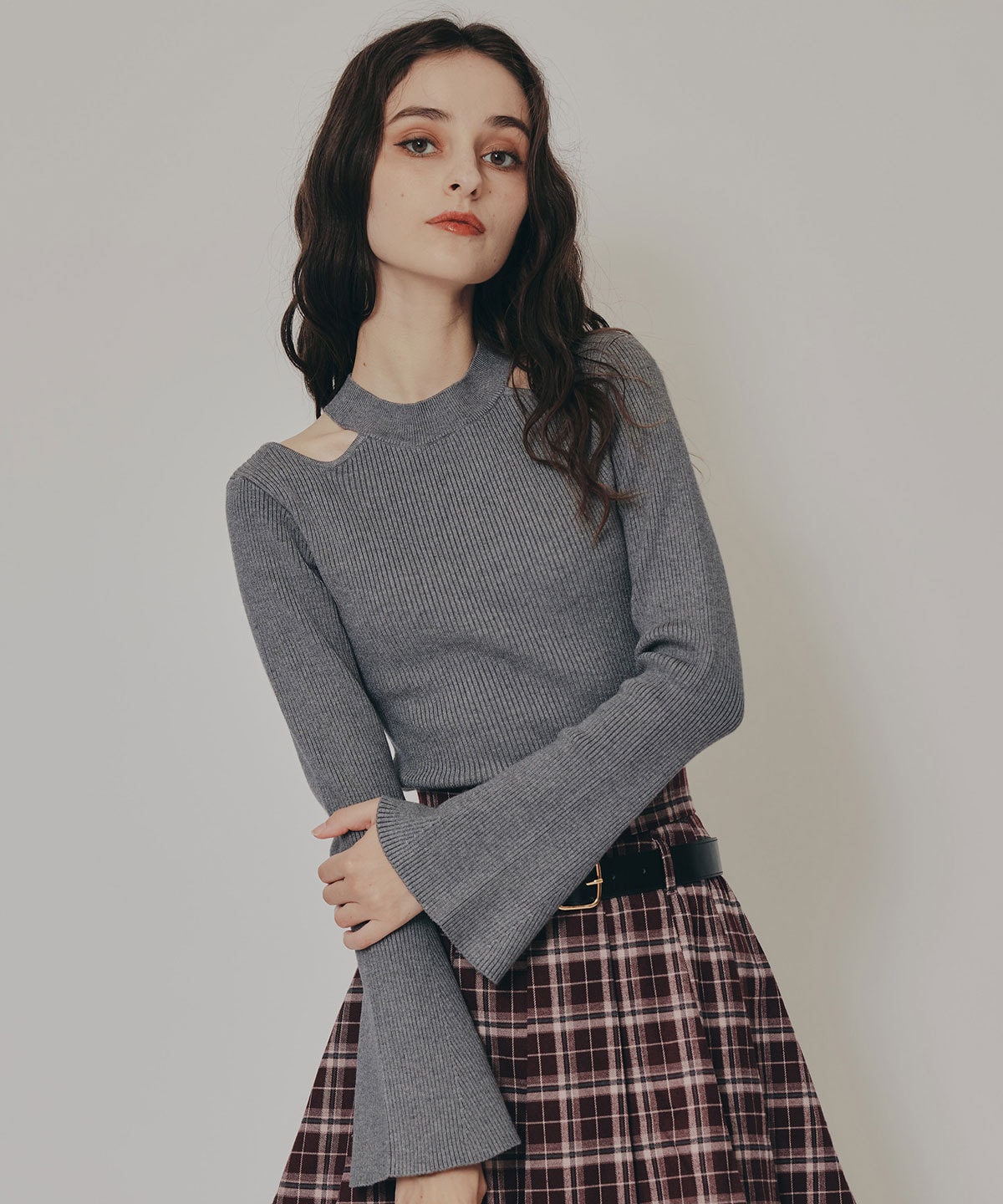 カットアウトリブニットトップス