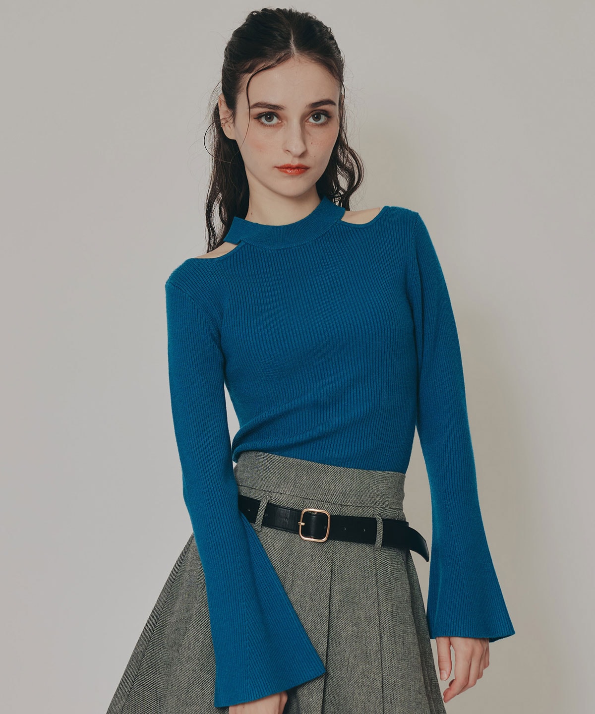 カットアウトリブニットトップス