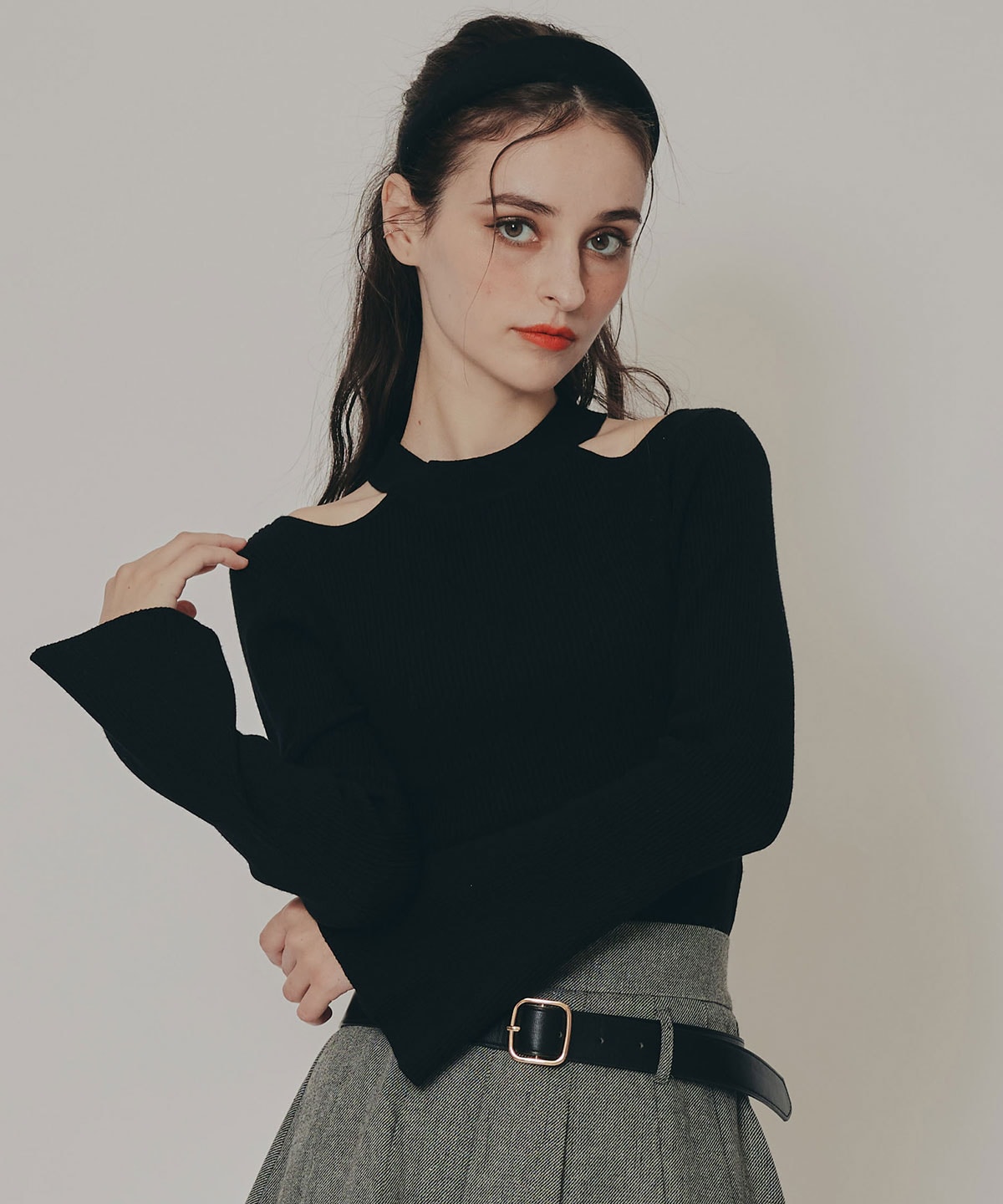 カットアウトリブニットトップス