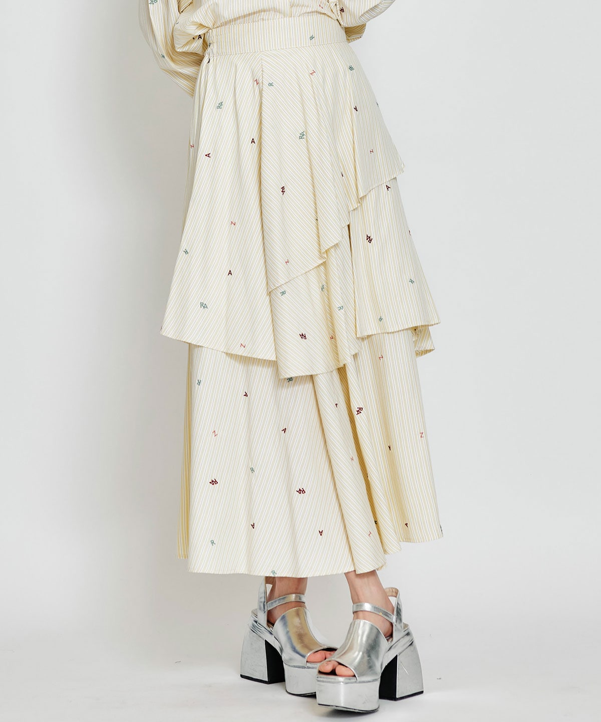 【セットアップ可能】REDYAZELアルファベットロゴ刺繍ティアードロングスカート