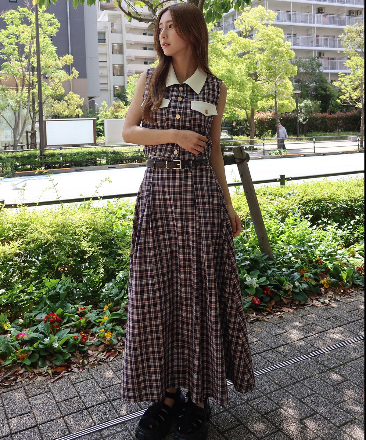 チェックノースリーブシャツ×フレアロングスカートセットアップ