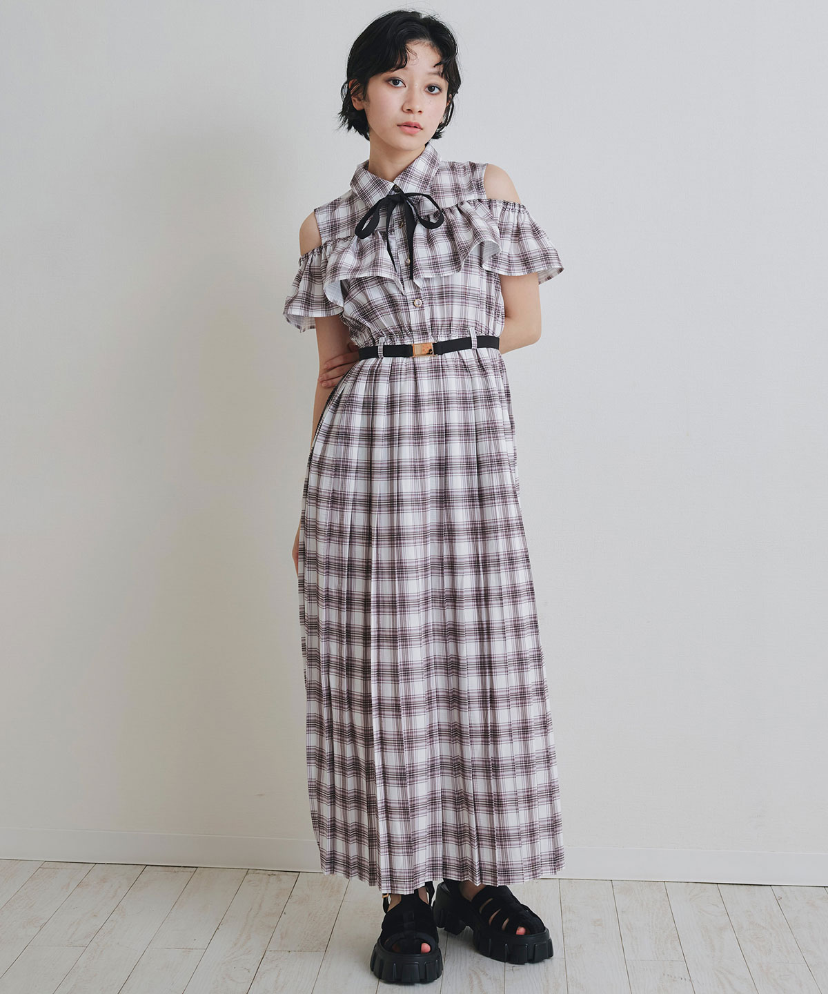 オープンショルダーチェックプリーツロングワンピース