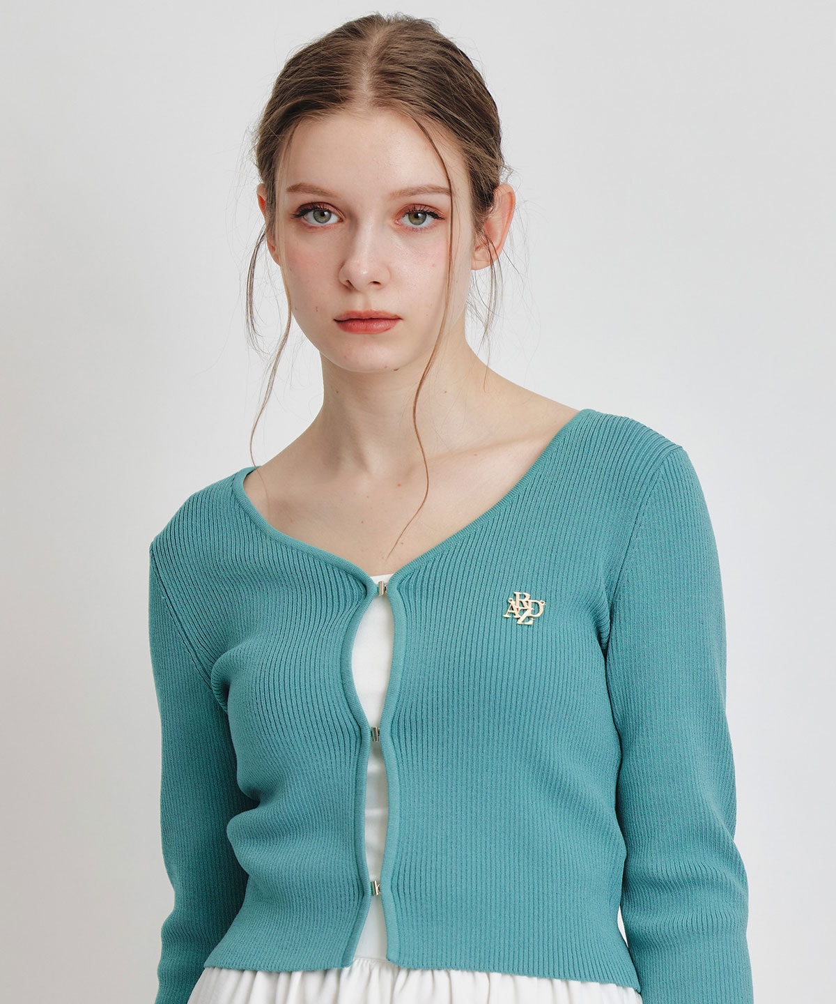 ロゴプレートリブニットカーディガン