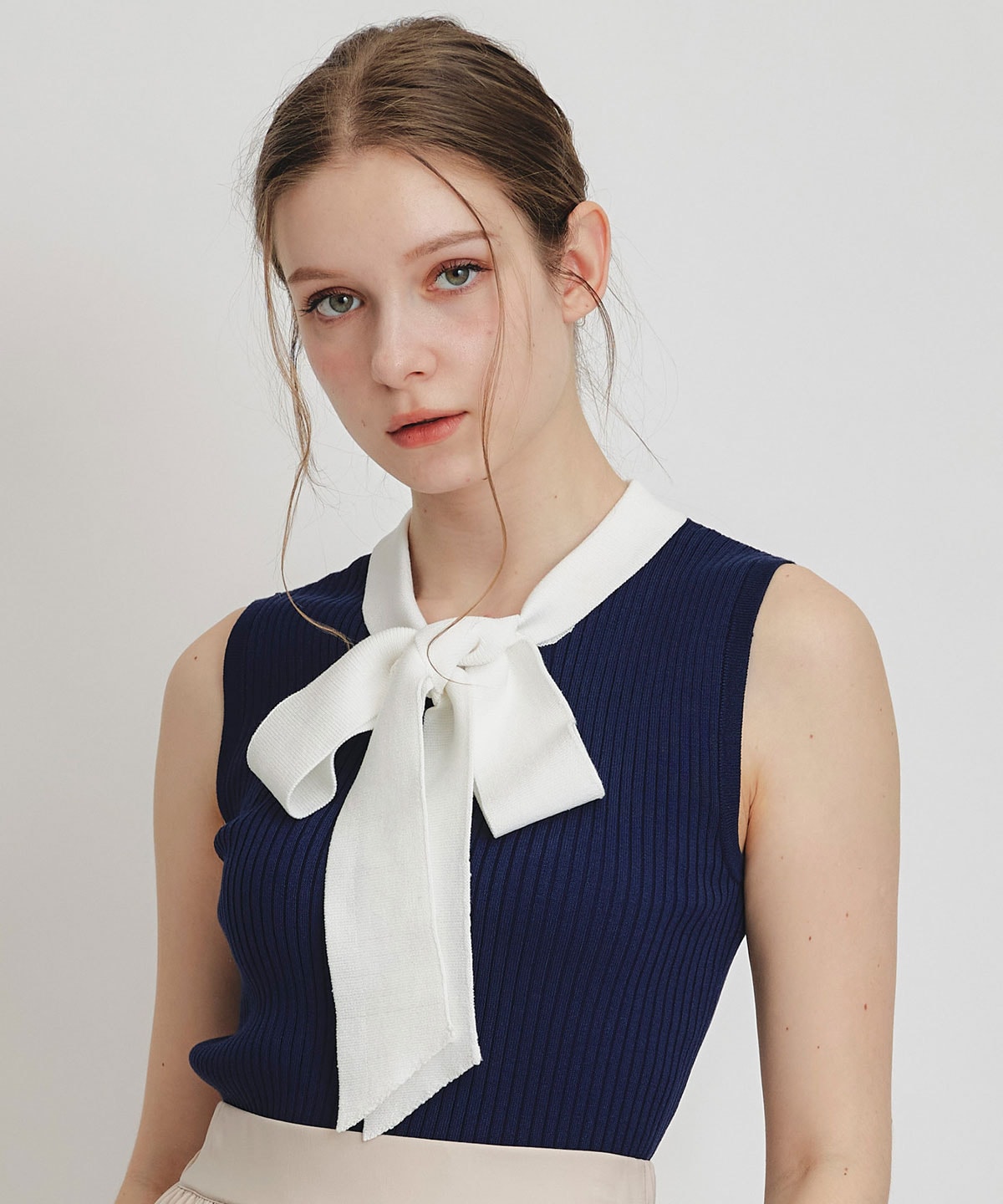 ストライプリボンタイノースリーブリブニット